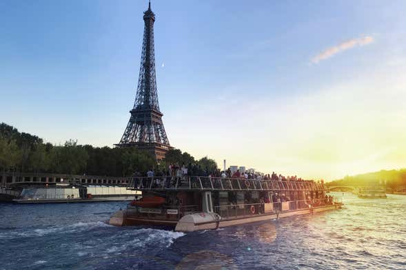 Passeio de barco pelo Sena